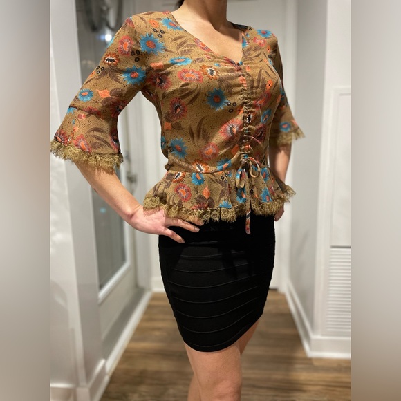 Molly Bracken sheer floral top size small - Picture 4 of 4